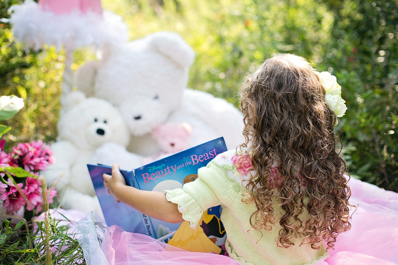 Rozwój umysłowy przez czytanie: Jak różne rodzaje książek wpływają na rozwój dziecięcej wyobraźni i kreatywności