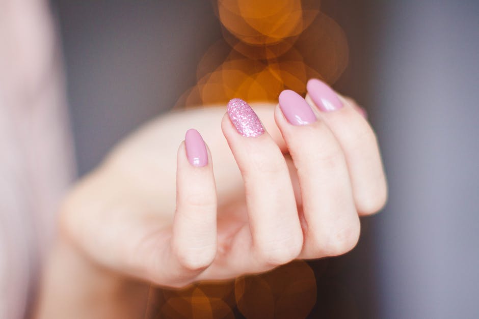 Czy warto robić paznokcie w domu? Odkryj zalety i wyzwania samodzielnego manicure!