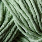 Wykorzystanie naturalnych tkanin w modzie – zalety i unikalność produktów z kaszmiru i wełny merino