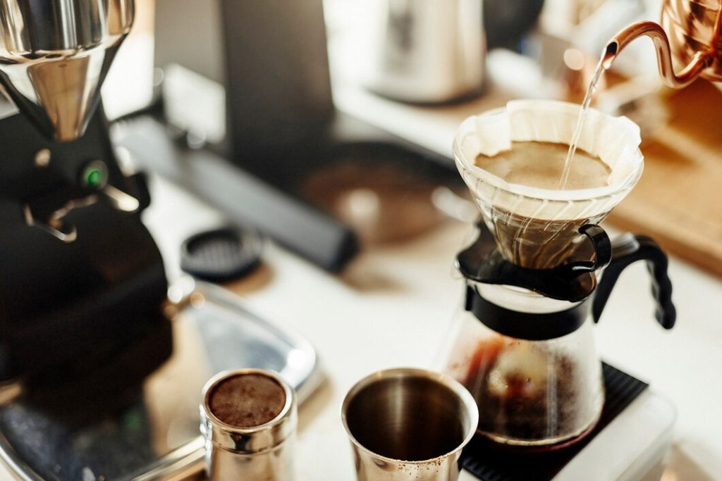 Jak wybrać idealny zestaw kawowy dla miłośnika napojów z kofeiną?