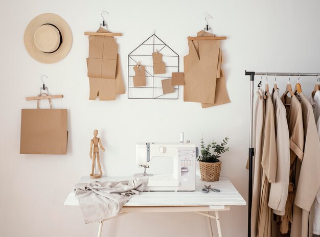 Poradnik minimalisty: Jak stworzyć uniwersalną garderobę na każdą okazję